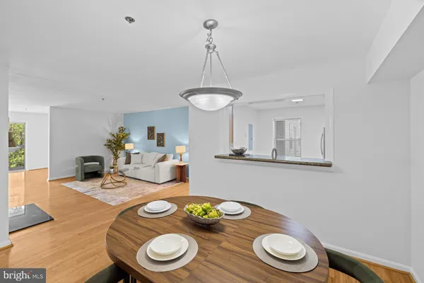 $349,000 | 3179 Summit Square Drive, Unit 2C4, Oakton, VA 22124