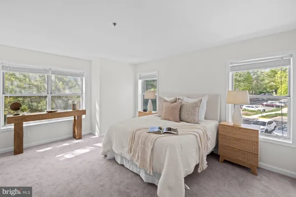 $349,000 | 3179 Summit Square Drive, Unit 2C4, Oakton, VA 22124
