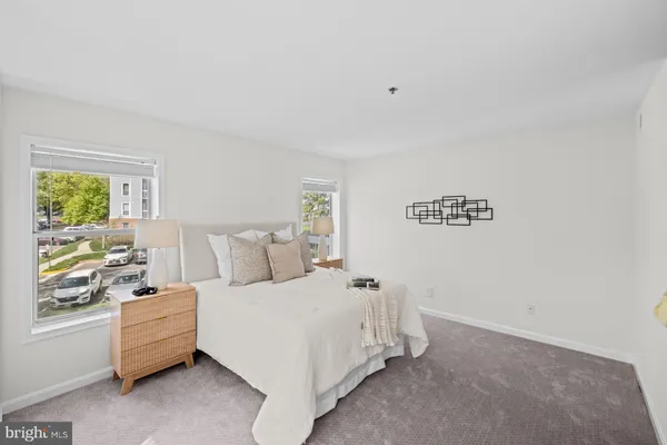 $349,000 | 3179 Summit Square Drive, Unit 2C4, Oakton, VA 22124