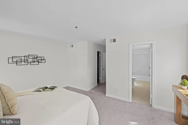 $349,000 | 3179 Summit Square Drive, Unit 2C4, Oakton, VA 22124