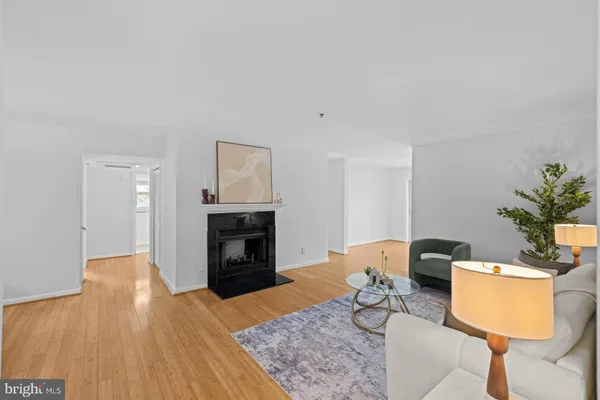 $349,000 | 3179 Summit Square Drive, Unit 2C4, Oakton, VA 22124