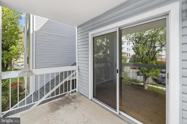 $349,000 | 3179 Summit Square Drive, Unit 2C4, Oakton, VA 22124