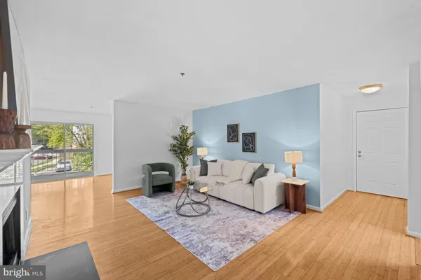 $349,000 | 3179 Summit Square Drive, Unit 2C4, Oakton, VA 22124