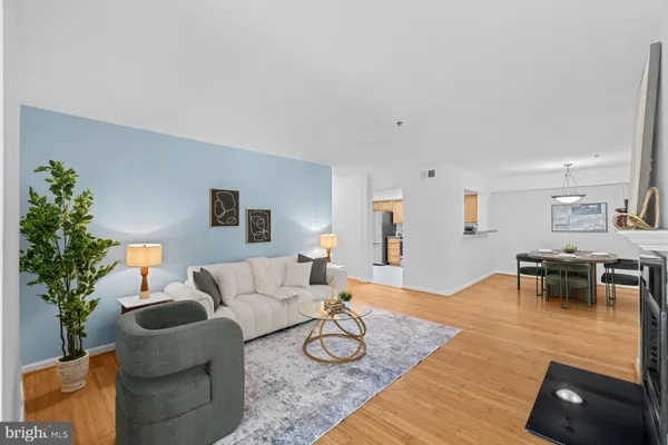 $349,000 | 3179 Summit Square Drive, Unit 2C4, Oakton, VA 22124