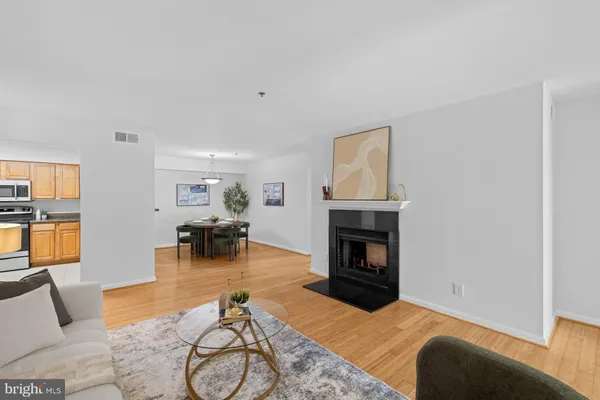 $349,000 | 3179 Summit Square Drive, Unit 2C4, Oakton, VA 22124