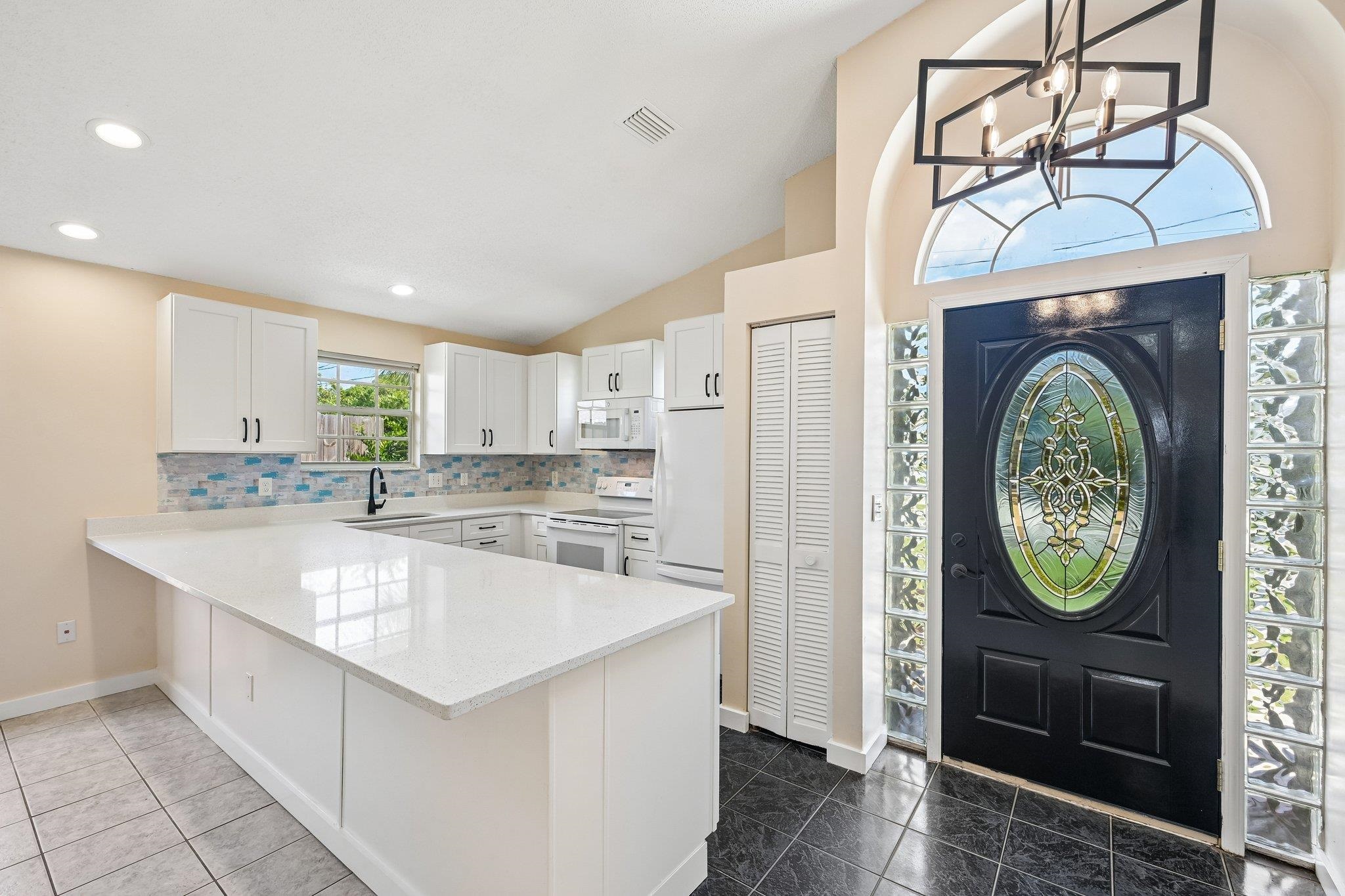 207 B Street St. Augustine, FL 32080 - Photo 4 of 30