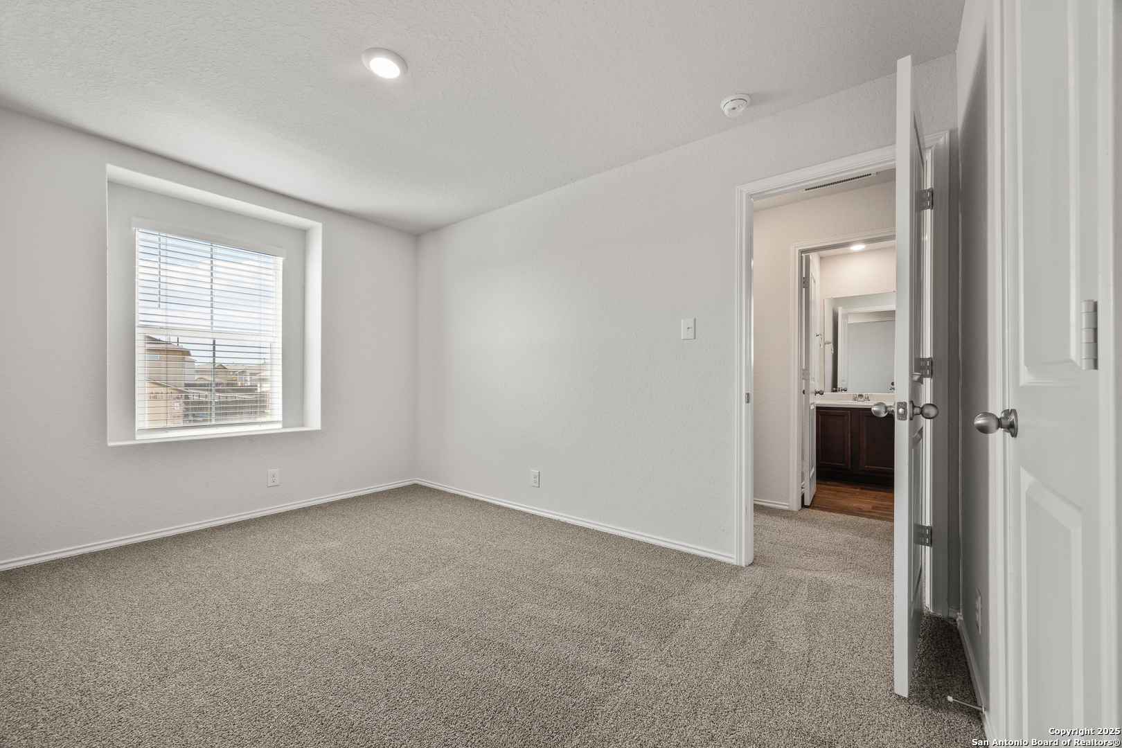 208 Greater Scaup San Antonio, TX 78253 - Photo 11 of 18 an empty room that has a window and a bathroom