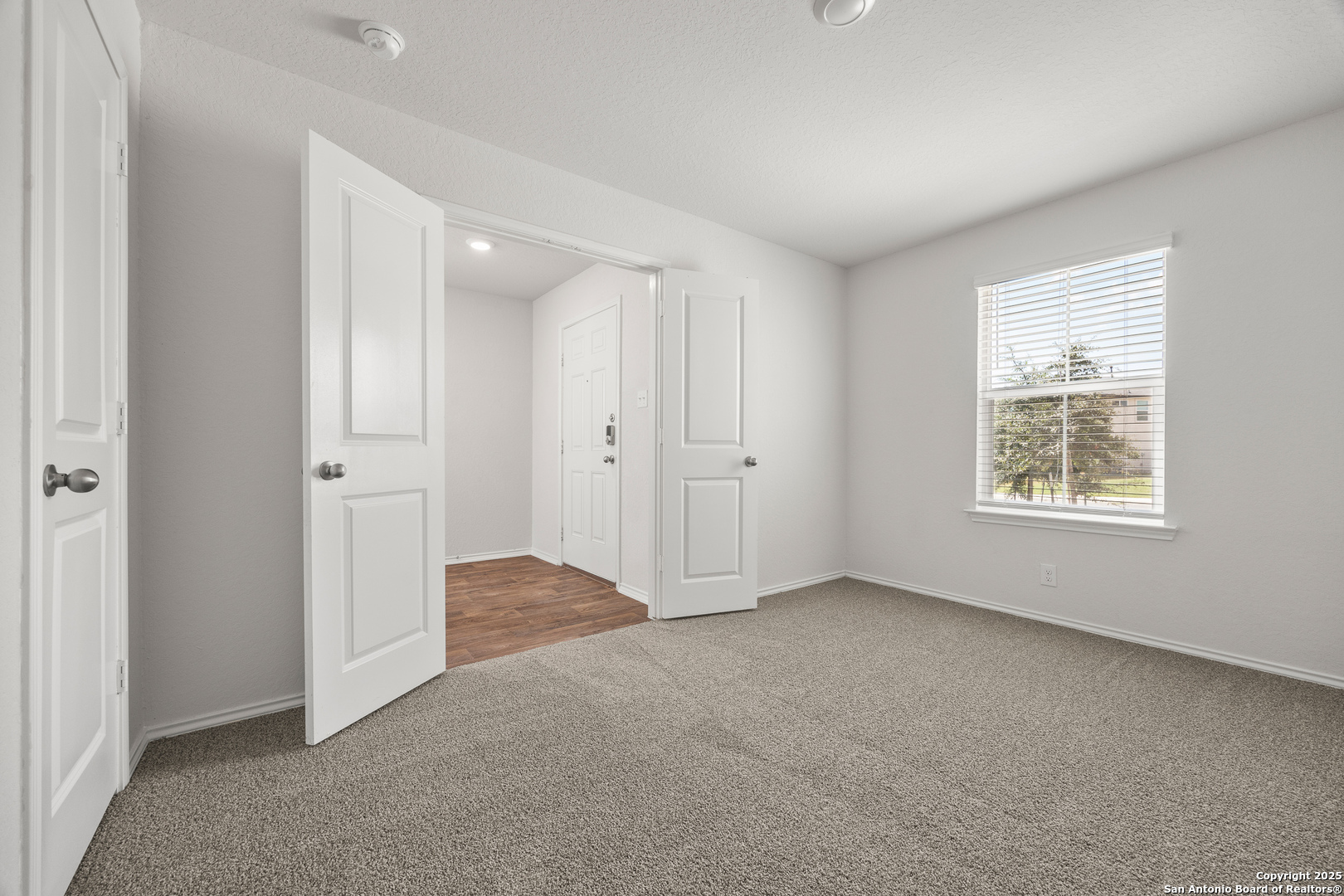 208 Greater Scaup San Antonio, TX 78253 - Photo 3 of 18 an empty room with windows