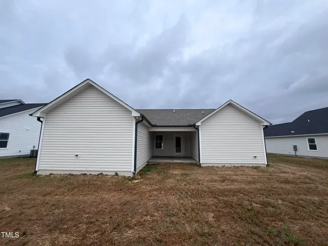 a view of a house with a backyard
