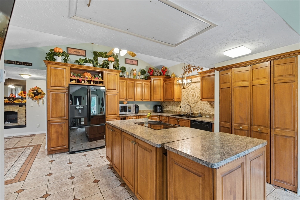 106 Gardner Road Hubbardston, MA 01452 - Photo 5 of 42 Gallery Image 5