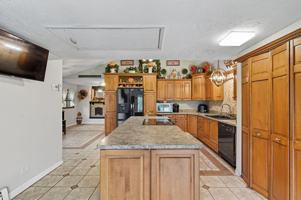 106 Gardner Road Hubbardston, MA 01452 - Photo 8 of 42 Gallery Image 8