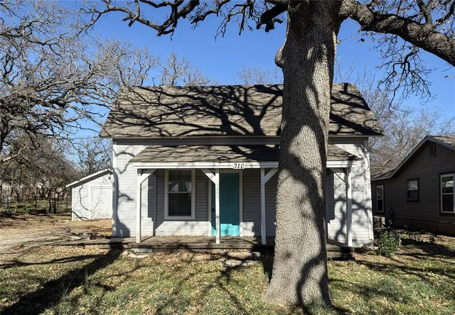 $184,900 | 310 West Russell Street, Weatherford, TX 76086