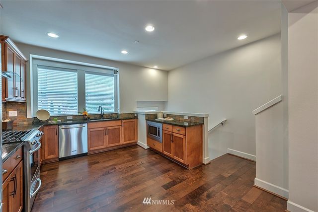 $659,000 | 1019 10th Avenue Northeast, Unit 4 2, Issaquah, WA 98029