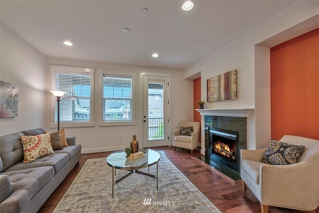 $659,000 | 1019 10th Avenue Northeast, Unit 4 2, Issaquah, WA 98029