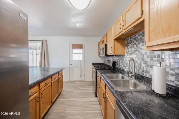$2,695 | 8518 East Rancho Vista Drive, Scottsdale, AZ 85251