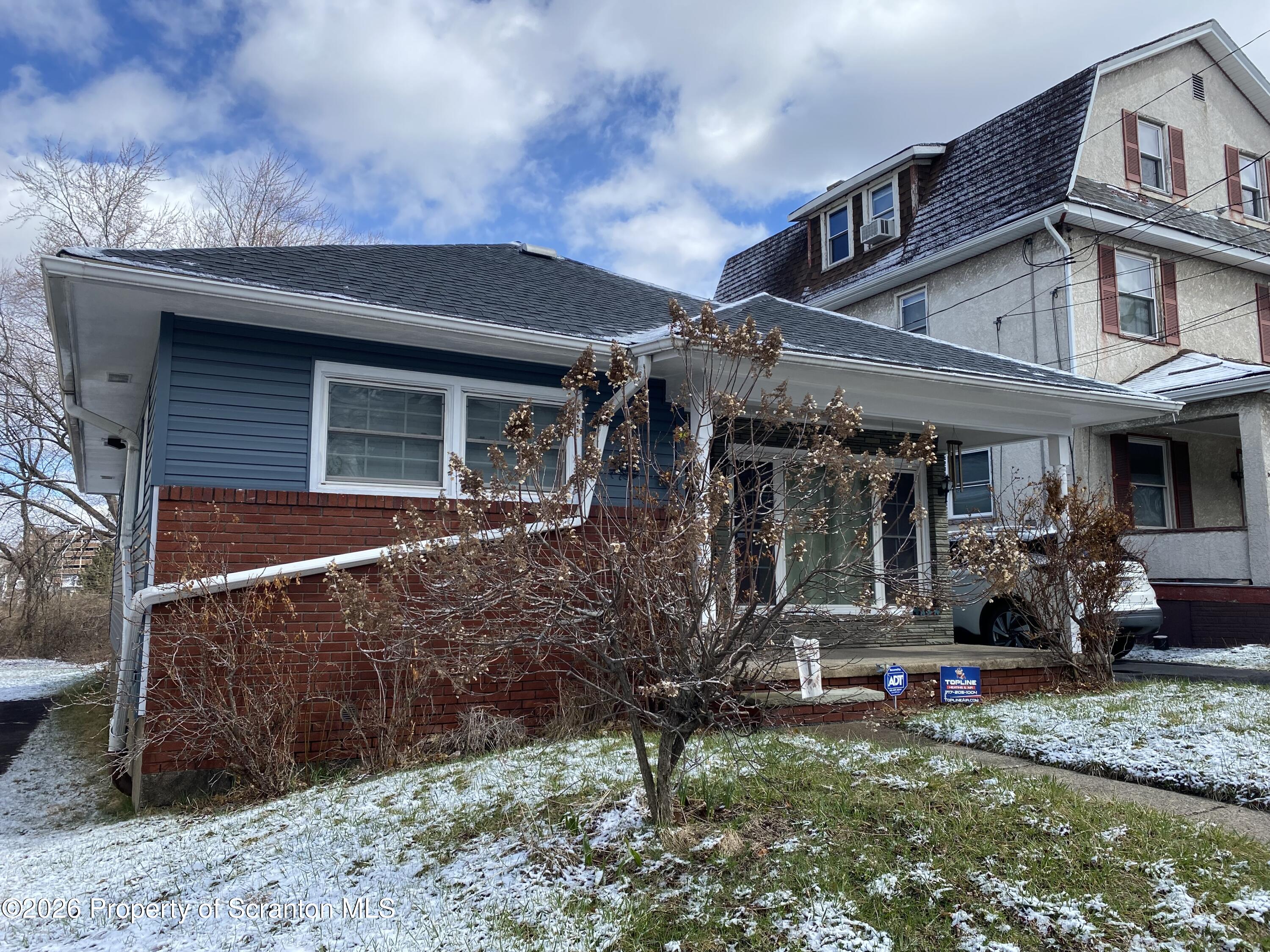 1019 Moosic Street Scranton, PA 18505 - Photo 2 of 35 IMG_7098