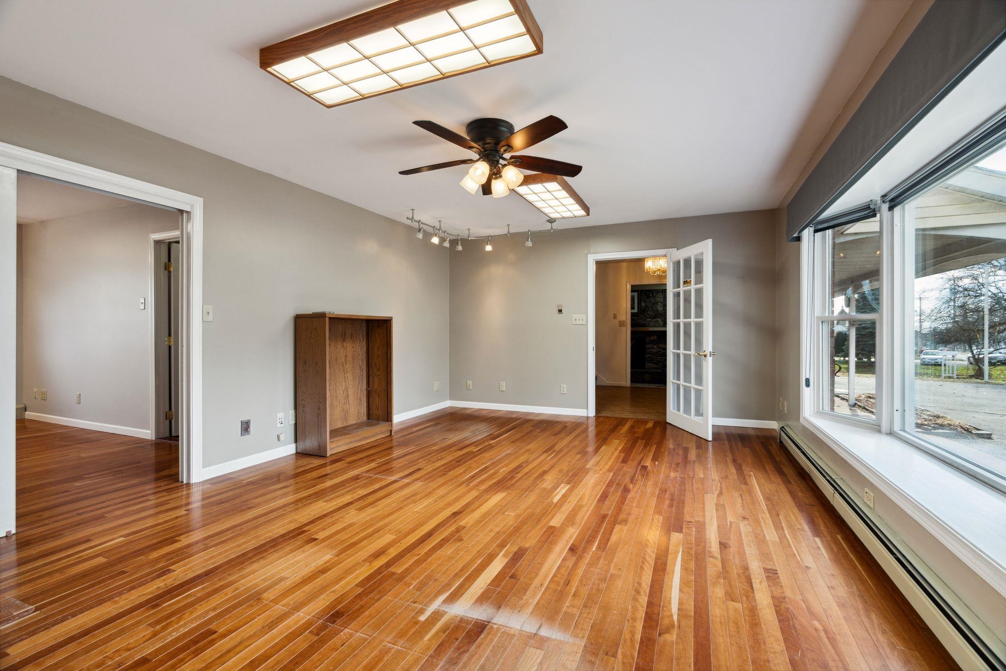 268 Huse Road Manchester, NH 03103 - Photo 3 of 32 Gallery Image 3