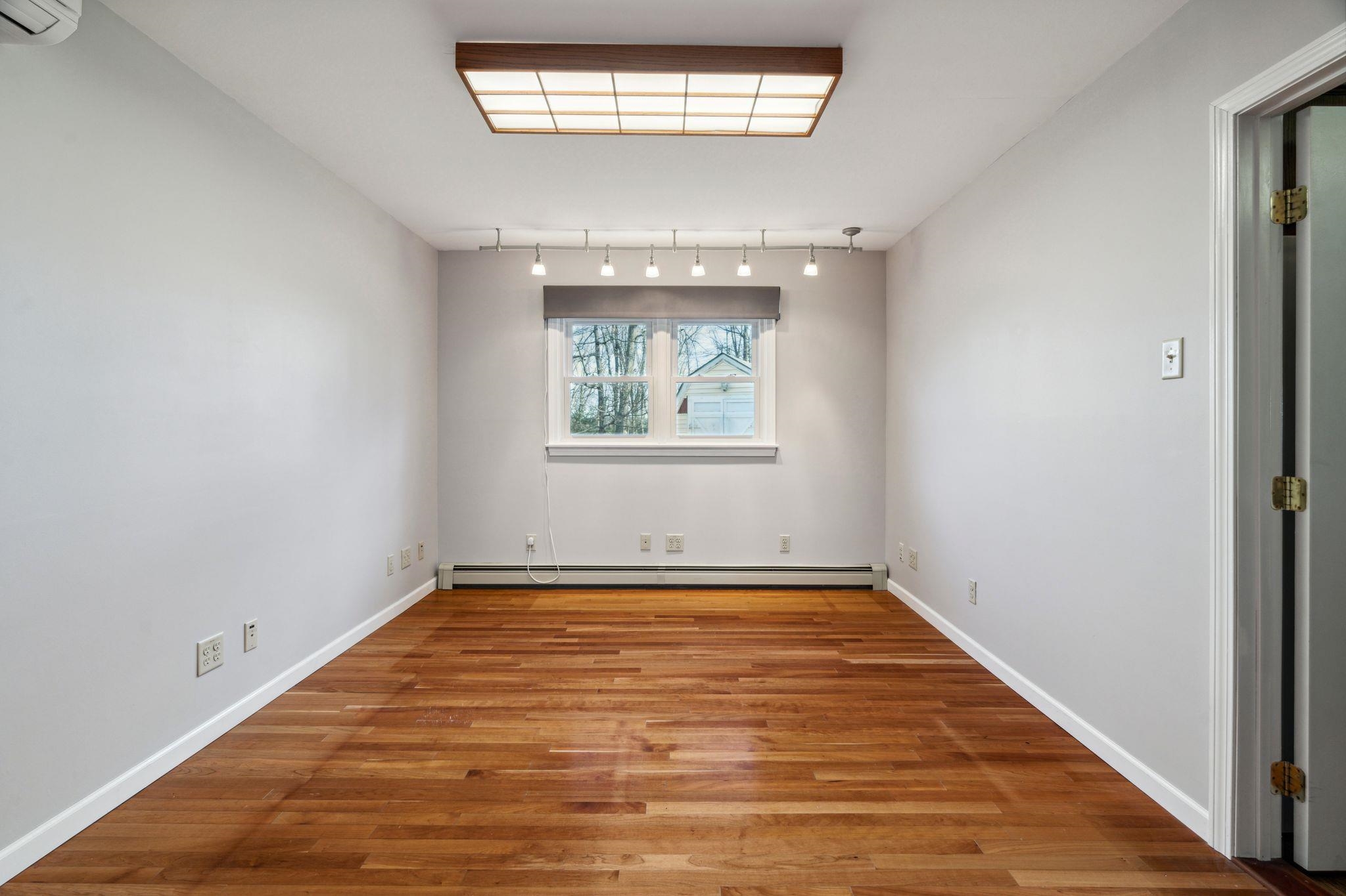 268 Huse Road Manchester, NH 03103 - Photo 5 of 32 Gallery Image 5