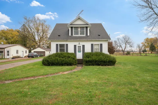 $319,900 | 8727 Southwest 37th Avenue, Hope, MN 56046