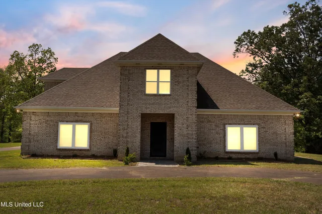 $515,000 | 206 Swan Lk Drive, Coldwater, MS 38618