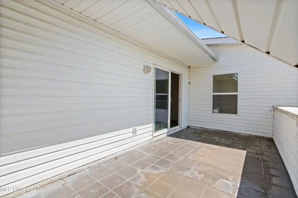 $515,000 | 206 Swan Lk Drive, Coldwater, MS 38618