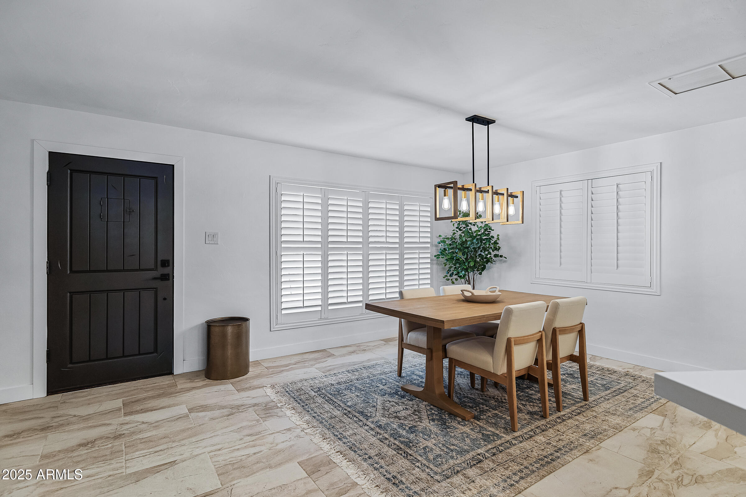 7308 North 7th Avenue Phoenix, AZ 85021 - Photo 7 of 42 a workspace with furniture and window