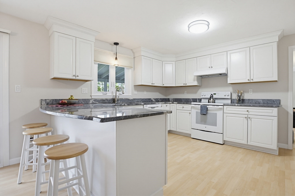 5 Wight Farm Road Natick, MA 01760 - Photo 8 of 30