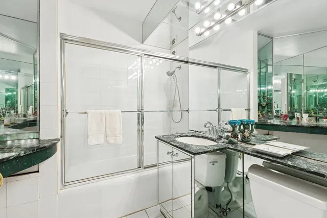 $1,399,000 | 30 East 62nd Street, Unit 3G | Lenox Hill