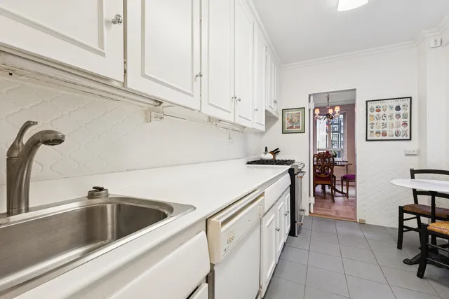 $1,399,000 | 30 East 62nd Street, Unit 3G | Lenox Hill