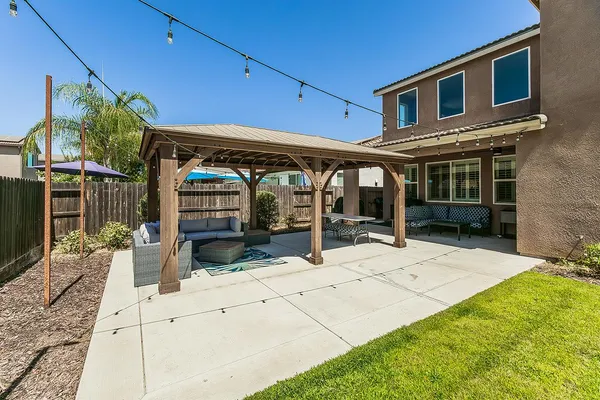 $699,000 | 986 Encino Avenue, Clovis, CA 93619