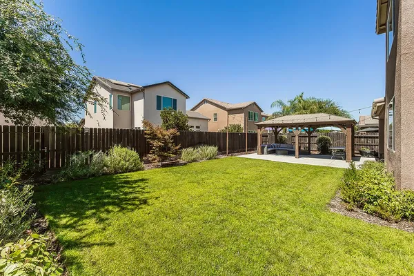 $699,000 | 986 Encino Avenue, Clovis, CA 93619