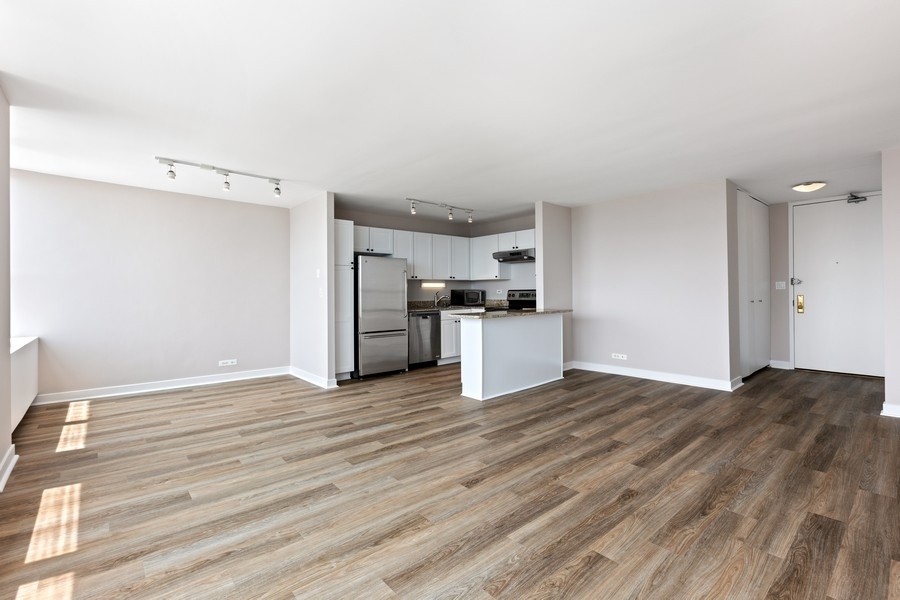 655 West Irving Park Road, Unit 2803 Chicago, IL 60613 - Photo 5 of 24