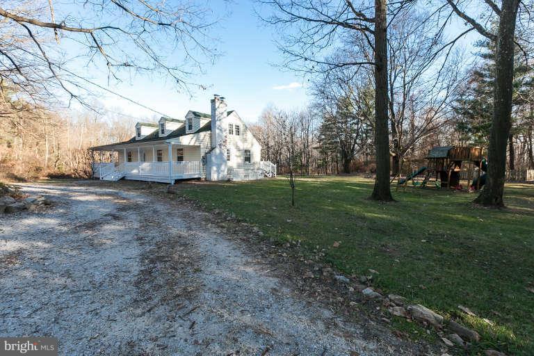 4210 Piney Grove Road Glyndon, MD 21136 - Photo 2 of 30 Driveway View