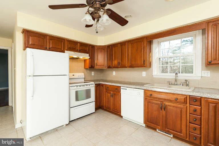 4210 Piney Grove Road Glyndon, MD 21136 - Photo 15 of 30 Kitchen