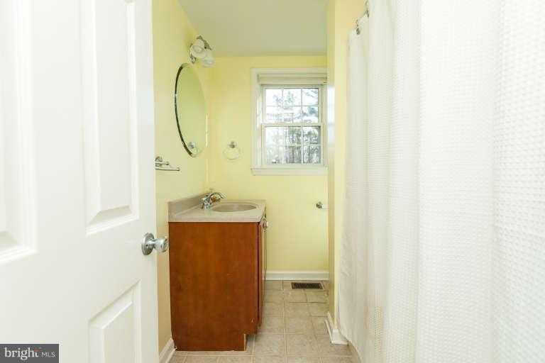 4210 Piney Grove Road Glyndon, MD 21136 - Photo 16 of 30 Main Level Bath