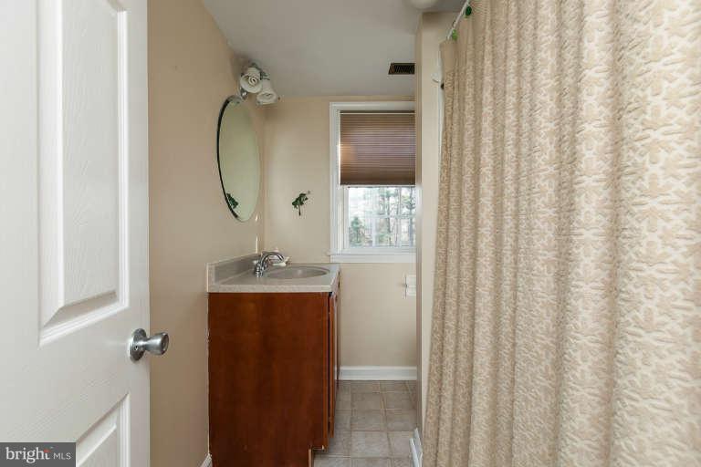 4210 Piney Grove Road Glyndon, MD 21136 - Photo 21 of 30 Second Floor Bath