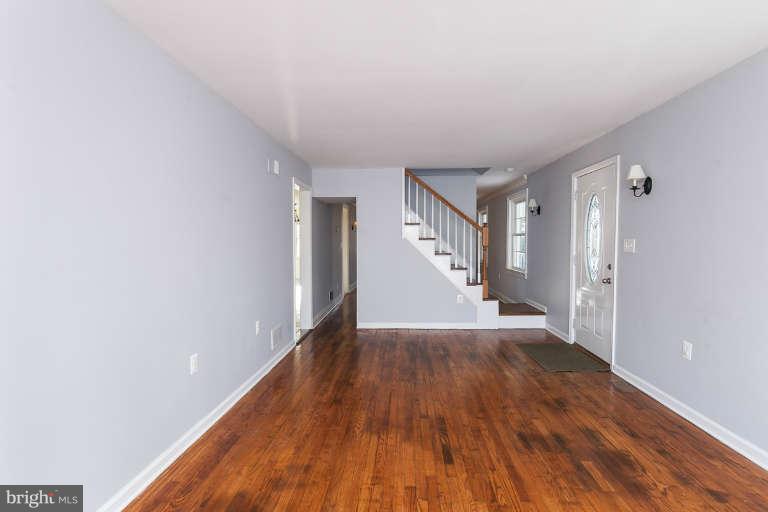 4210 Piney Grove Road Glyndon, MD 21136 - Photo 7 of 30 Living Room