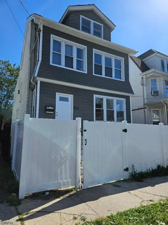 $2,100 | 228 West End Avenue, Newark, NJ 07106