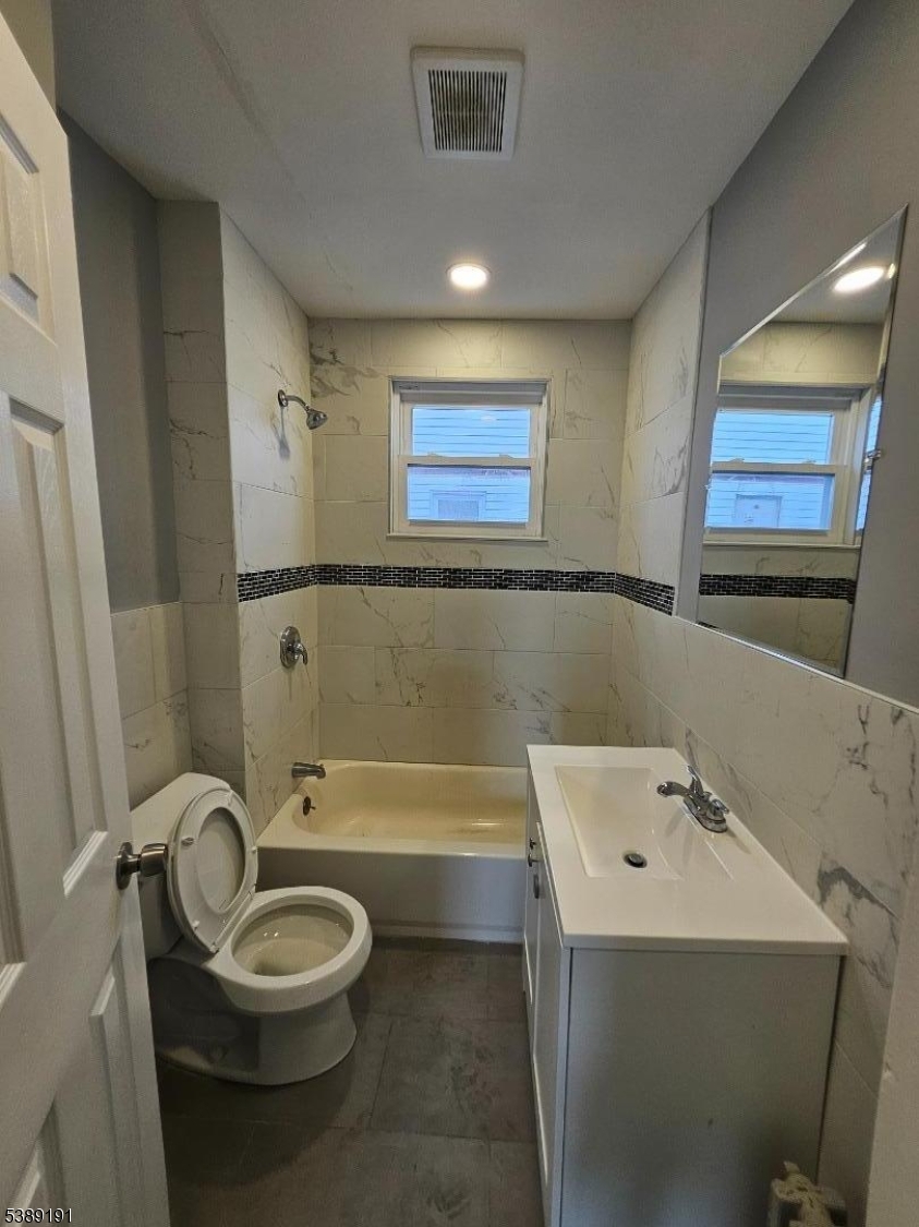 228 West End Avenue Newark, NJ 07106 - Photo 6 of 19 a bathroom with a sink a toilet and bathtub