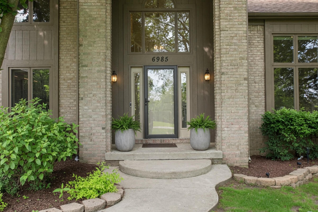 6985 Spring Crest Court Clarkston, MI 48346 - Photo 3 of 53