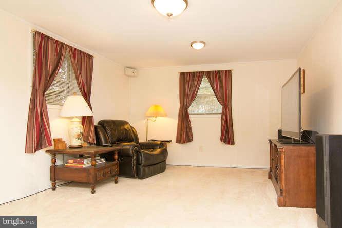 5336 Wendy Road Sykesville, MD 21784 - Photo 13 of 30 Family Room