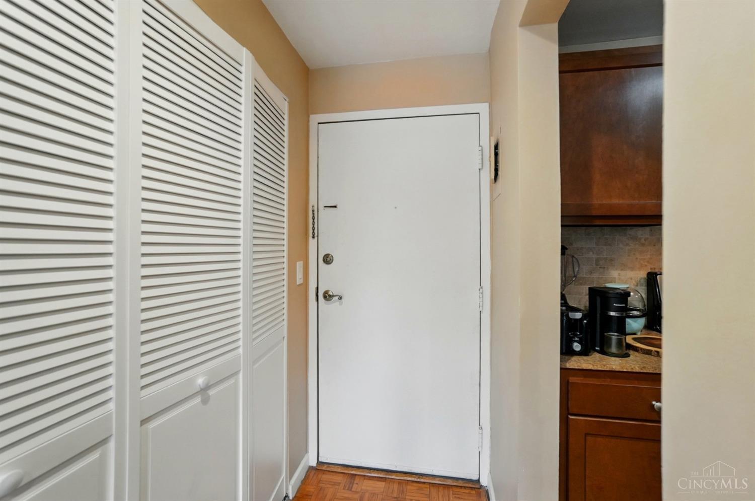 1815 William Howard Taft Road, Unit 702 Cincinnati, OH 45206 - Photo 8 of 35