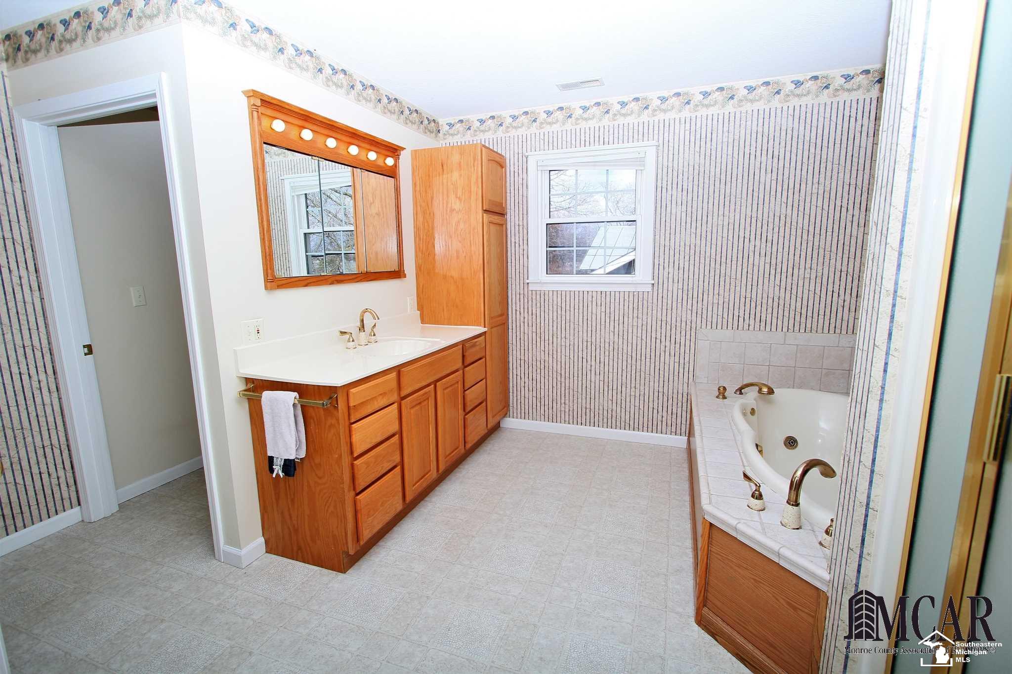 2468 North Custer Road Monroe, MI 48162 - Photo 17 of 45