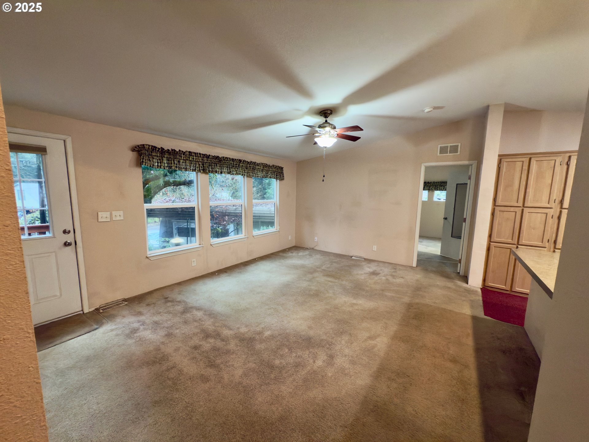 21191 East Country Club Road Brightwood, OR 97011 - Photo 24 of 44 Living Room