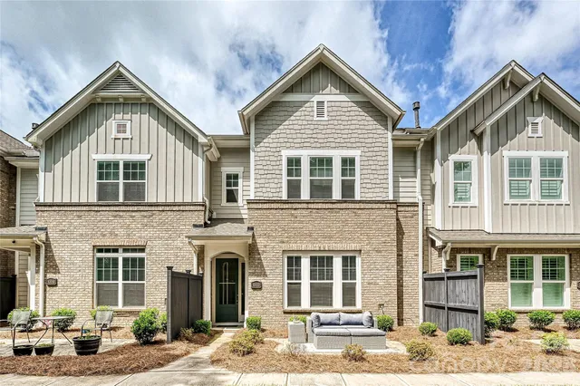 $669,000 | 10022 Wayfair Meadow Court, Charlotte, NC 28277