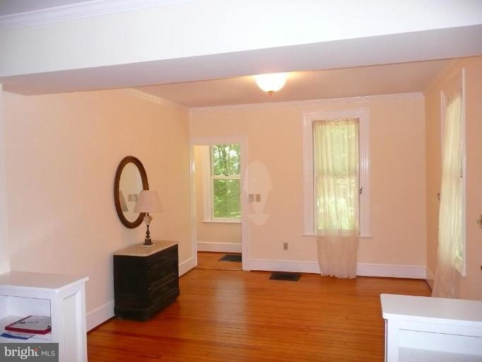 2799 Beechbank Road Silver Spring, MD 20910 - Photo 4 of 19 Living Room