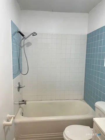 $1,800 | 649 Bridgeoort Avenue, Bridgeport, CT 06605