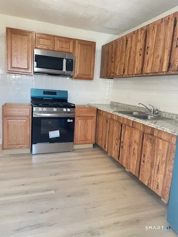 $1,800 | 649 Bridgeoort Avenue, Bridgeport, CT 06605