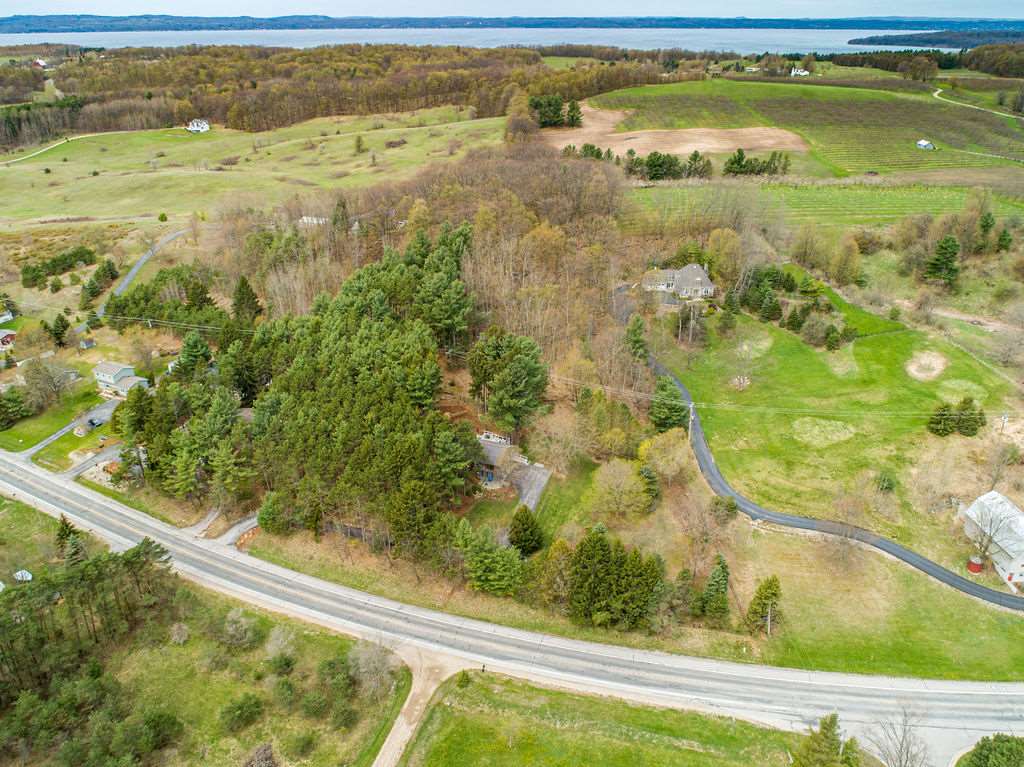 10719 Center Road Traverse City, MI 49686 - Photo 34 of 37 1866344-33.JPG