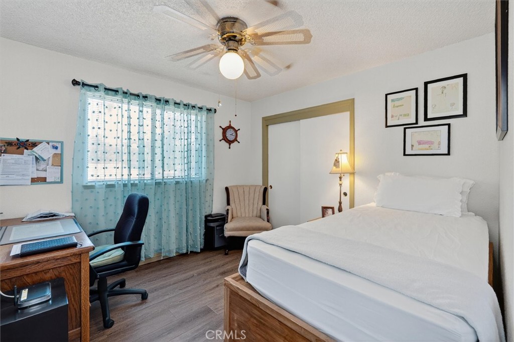 4870 Streeter Mountain Road Mariposa, CA 95338 - Photo 25 of 45 a bedroom with a bed a computer on the desk and chair